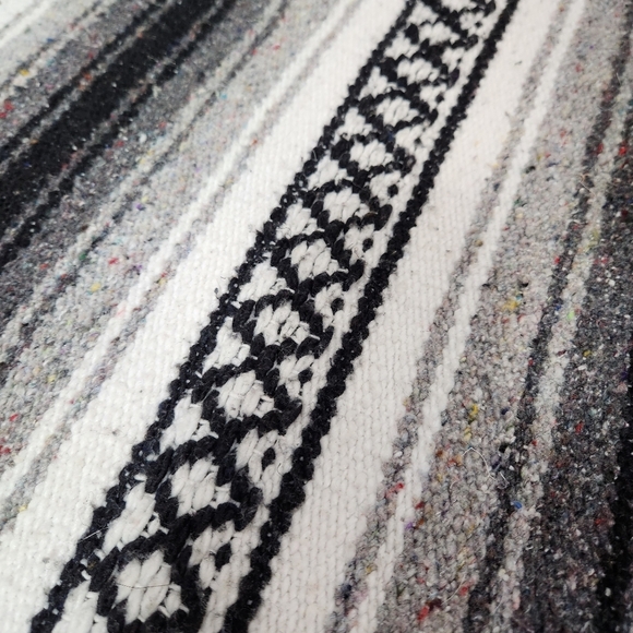 Vintage SDG Genuine Mexican Handwoven Blanket, Premium 75" x 46"  Falsa Blanket - Picture 5 of 8